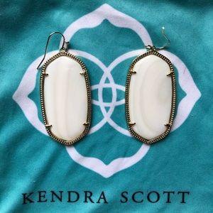 KENDRA SCOTT Danielle Gold Drop Earrings